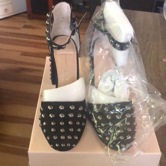 Black heels - Picture 2 of 7